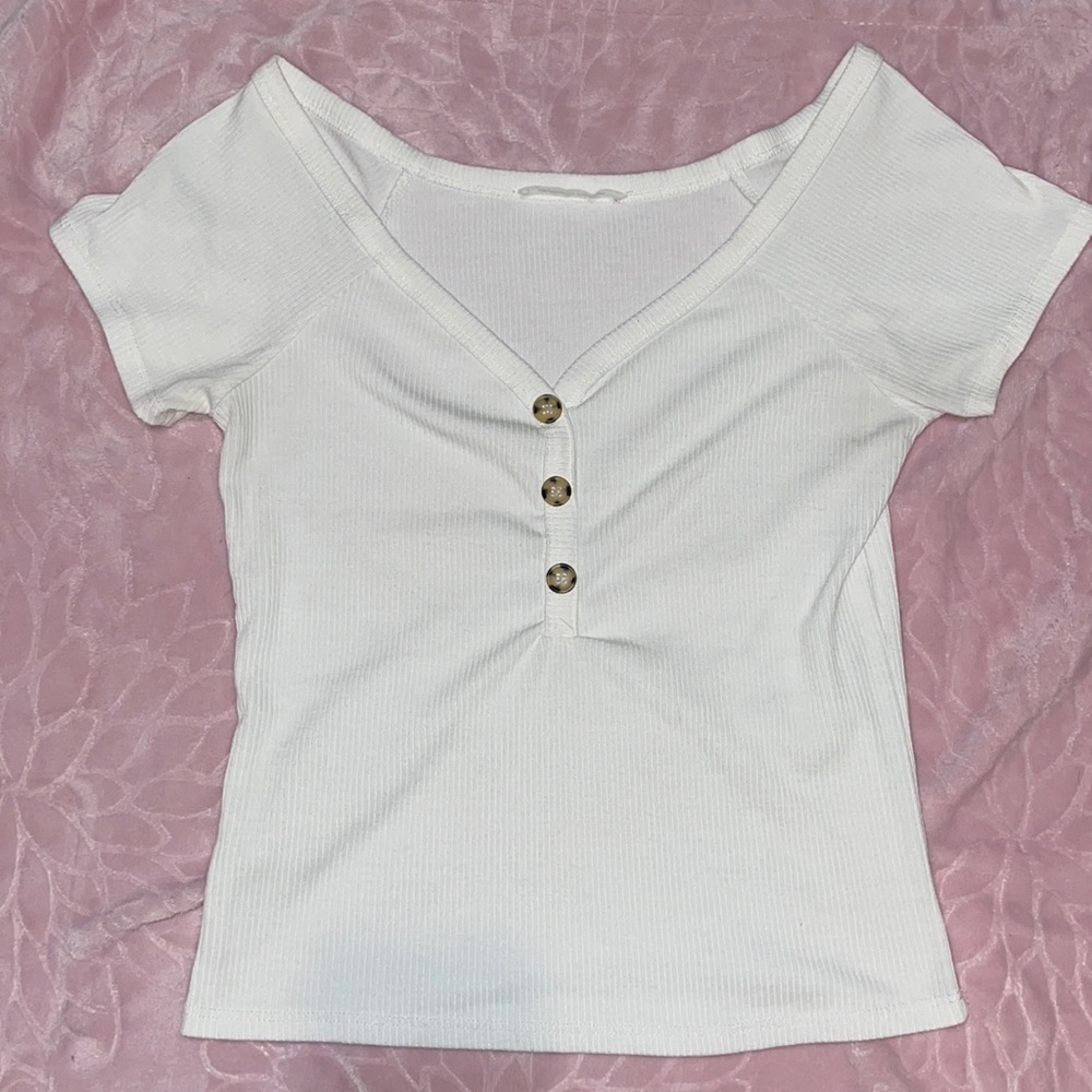 Fitted white top